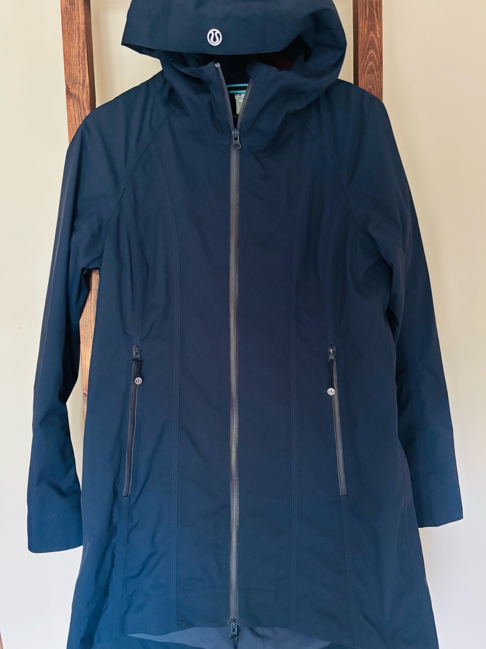 Lululemon Rain Rebel size 8, true navy